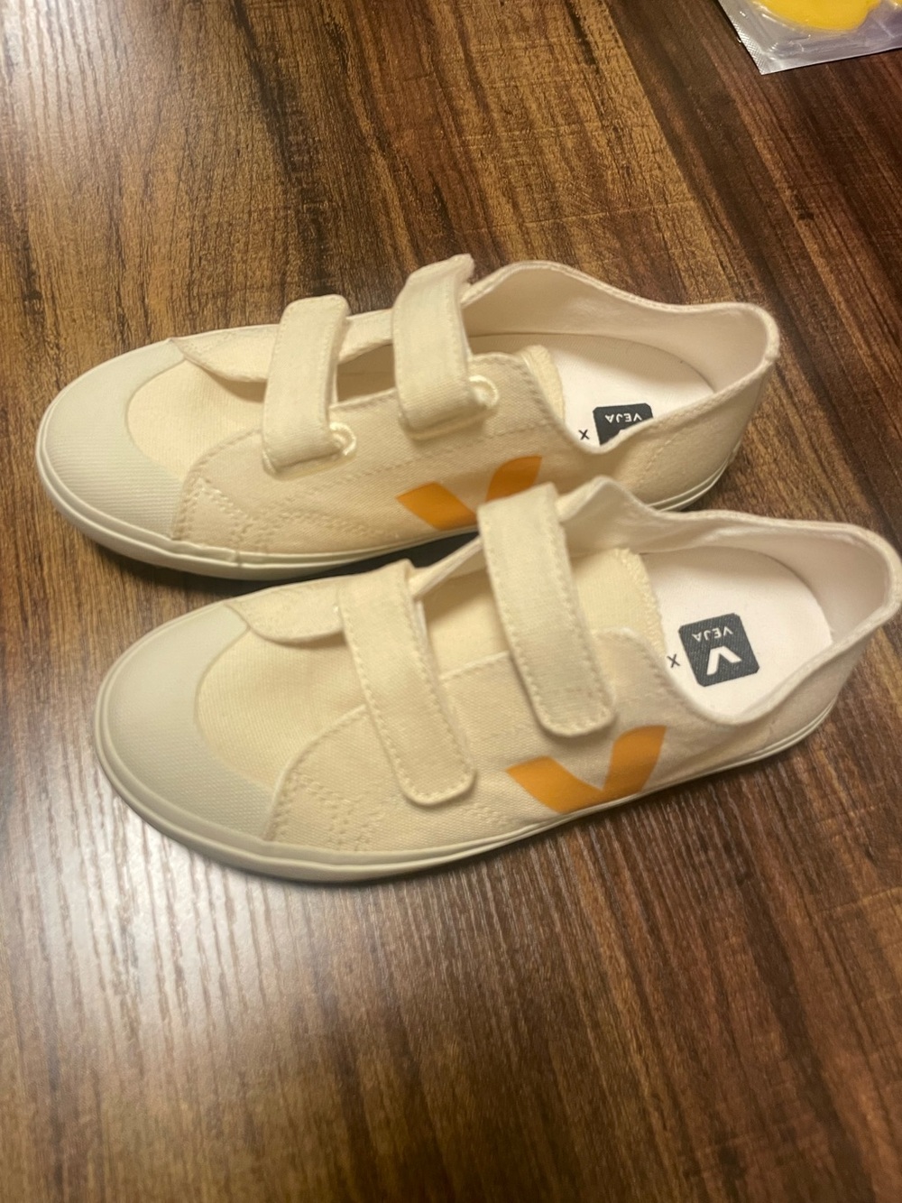 Veja x Bonpoint Kids Sneakers Size 1 Cream Canvas Velcro Yellow V New W/out Tags